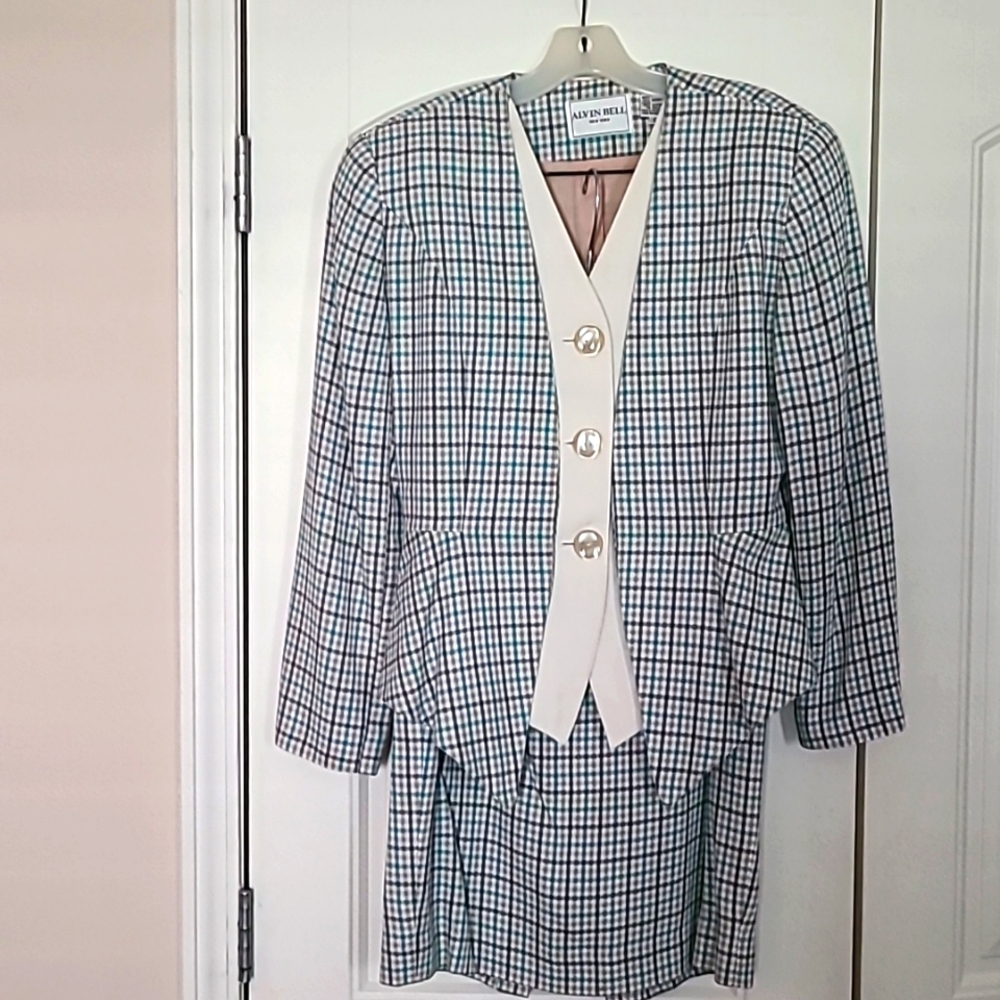 Alvin Bell of New York size 8, plaid,two piece suit